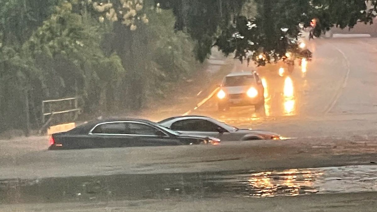 Texaský Dallas zasáhly silné deště, ulice jsou zaplavené vodou